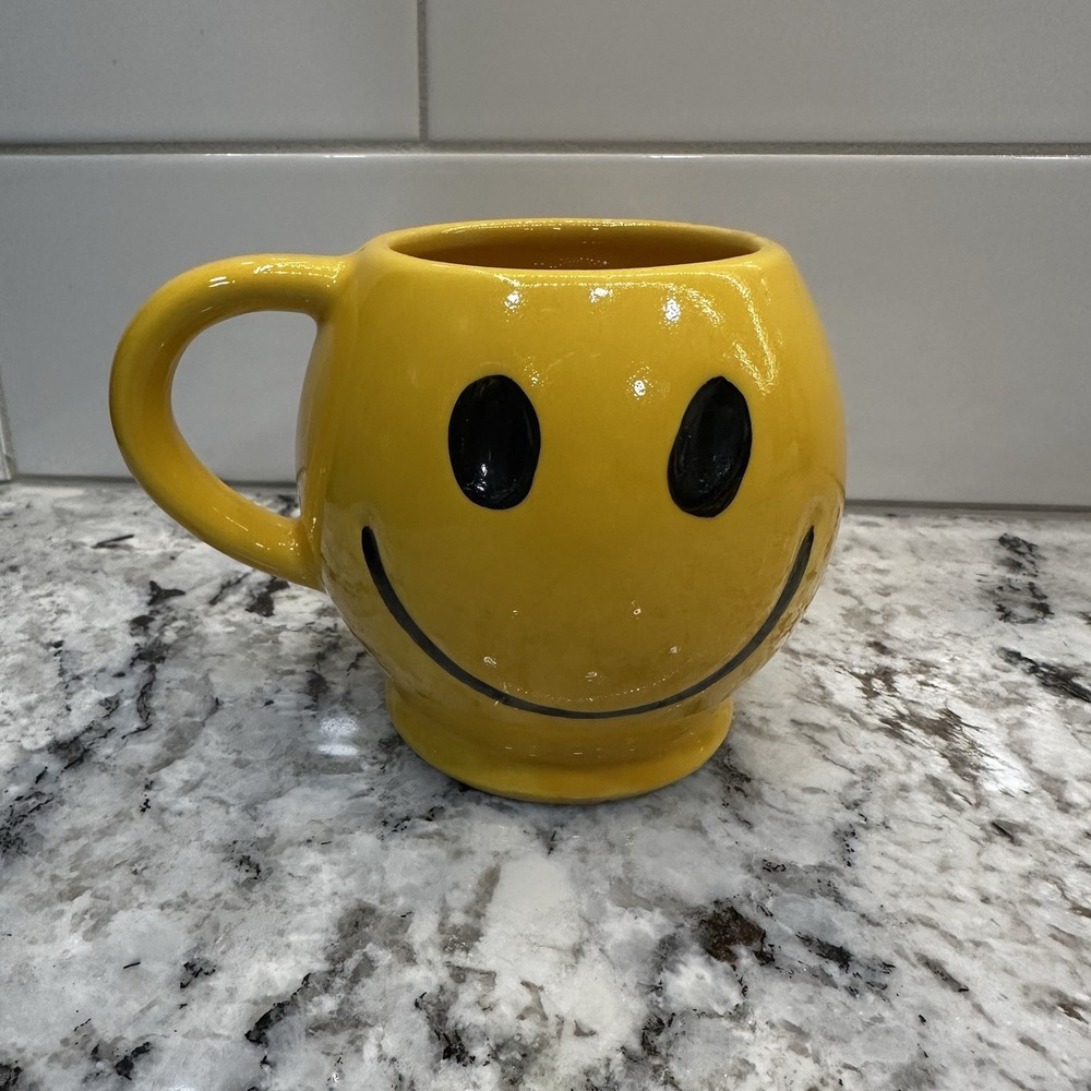 Vintage MCM Retro McCoy Pottery USA Yellow Ceramic Smiley Face‎ Coffee Mug 12 oz